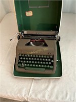 Vintage Royal Type Writer.