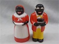 Vintage hard plastic salt and pepper Black