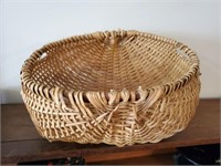 SMALL BASKET SHOWS WEAR