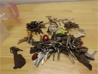 Vintage keys lot.