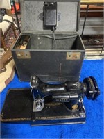 Antique Singer Featherweight Sewing Machine w Case
