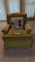 .VINTAGE ETHAN ALLEN CHAIR AND THROW PILLOW - RESE