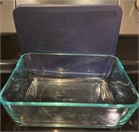 Pyrex Dish with Lid 2.75QT
