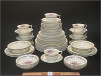 MADE IN ENGLAND BEAUTIFUL 74 PC DINNER SET