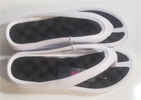 BOBBY BROOKS FLIP FLOPS WHITE & BLACK