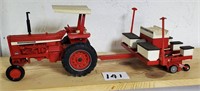 International 826 tractor with 955 planter