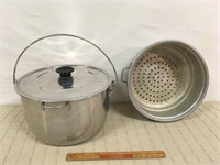 LARGE COVERED POT AND STEAMER