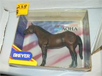BREYER AQHA HORSE IN BOX