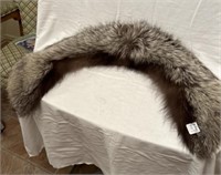 Fur collar 36". Unable to determine type of fur.