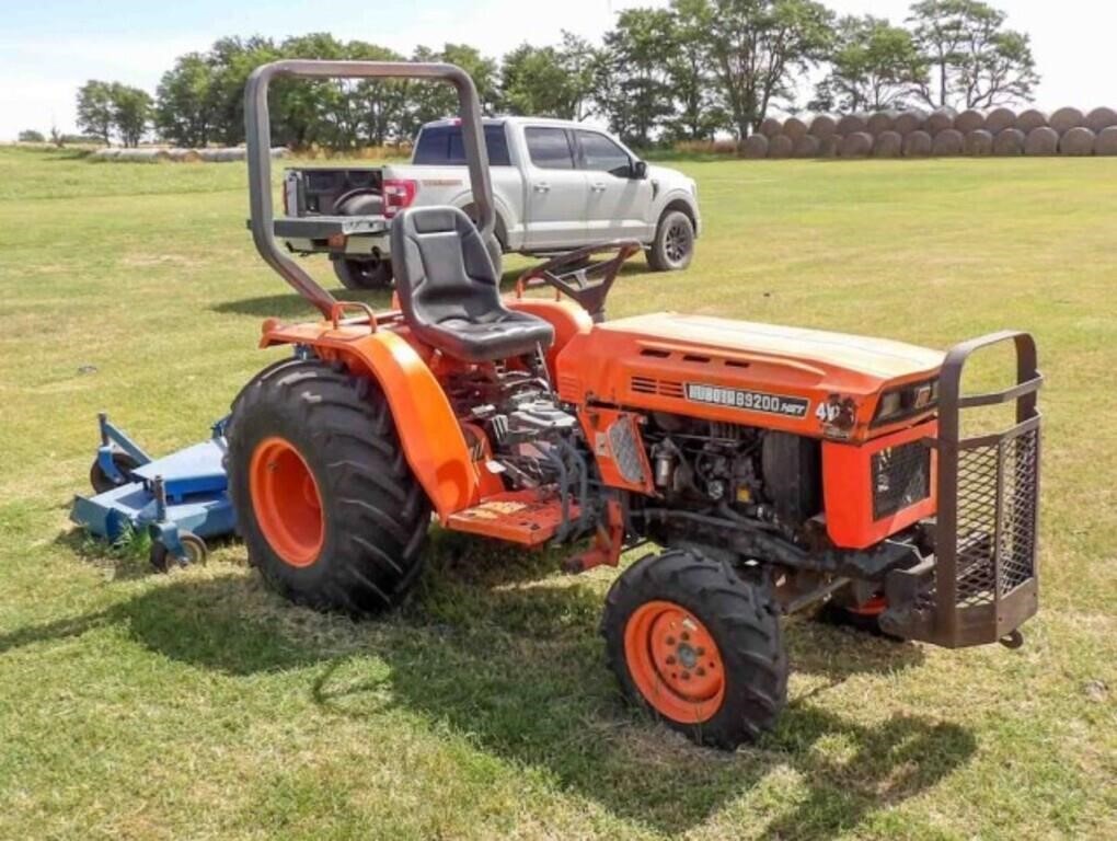 KUBOTA B9200 TRACTOR & MOWER