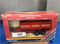 Ertl Case International barge wagon, 1/32 scale