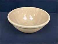 Stoneware mixing bowl 12 inches in diameter 5 1/2