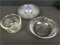 Pyrex Clear mixing bowls, three bowl graduated