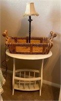 D - SMALL TABLE, BASKET & TABLE LAMP (B3)