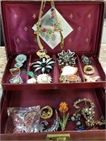 LARGE LOT OF VINTAGE COSTUME JEWELRY IN BOX