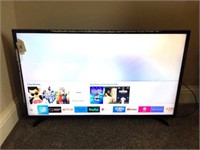 Samsung 40" TV on Stand with Cord