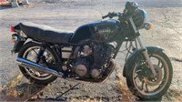 1982 Yamaha xj750 for parts no tittle.