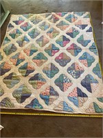 Vintage Quilt- Sizes in pics