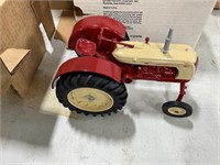 National farm toy museum cockshutt 40 del tractor