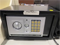 SMALL SECURITY SAFE WITH KEY