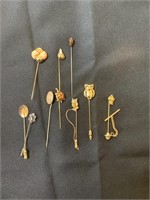 Lot of Pins Including One Owl Marked 14K 3.8g