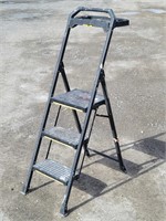 Gorilla Step Ladder w/ Work Tray