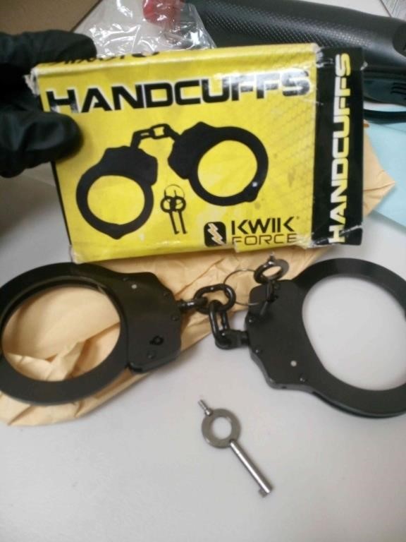 (N) Szco Supplies 220041-SL Scorpion Handcuffs