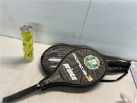 3 TENNIS RACQUETS WITH 4 SLINGER BALLS