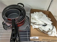 POTS AND PANS WITH LIDS