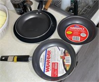 (4) Sautee/Frying Non-Stick Pans – Wearever;