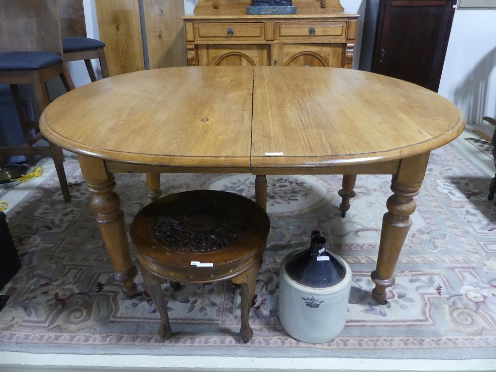 ANTIQUE WOODEN DINING TABLE WITH LEAVES