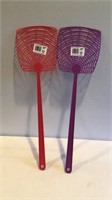 E5) 2 fly swatters