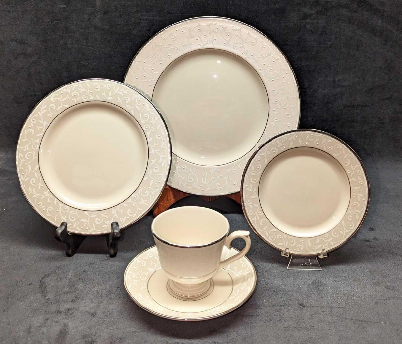 Lenox China Opal Innocence 5 Piece Place Setting B