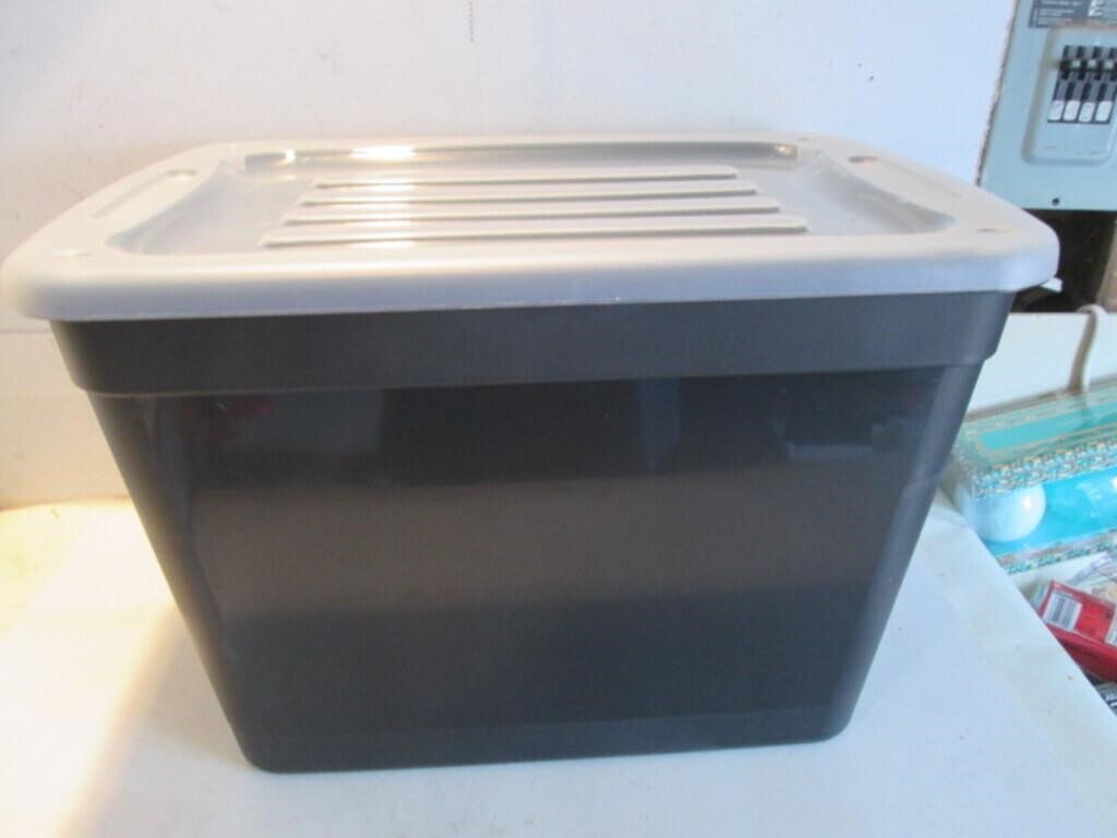 MEDIUM SIZE PLASTIC STORAGE BIN