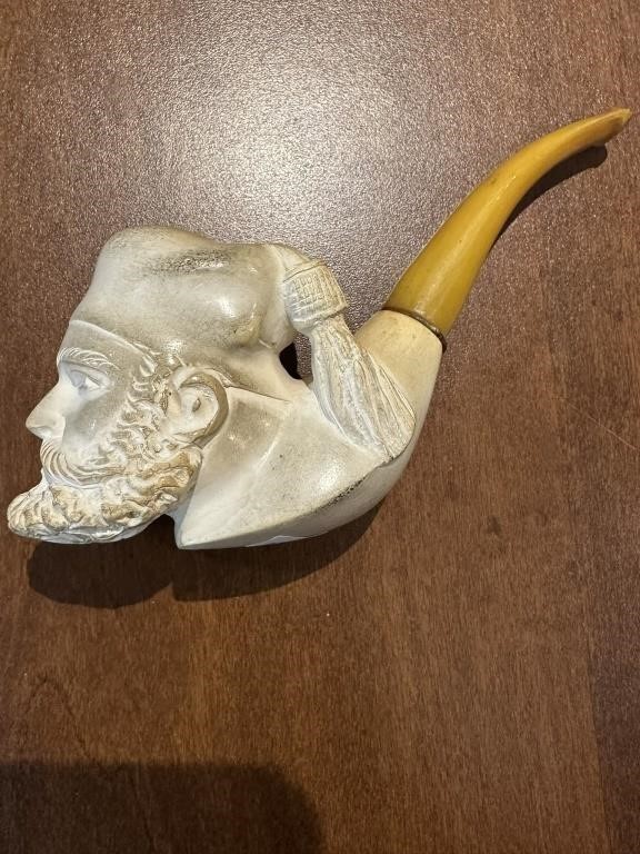 VINTAGE MEERSCHAUM AMBER ENGRAVED PIPE