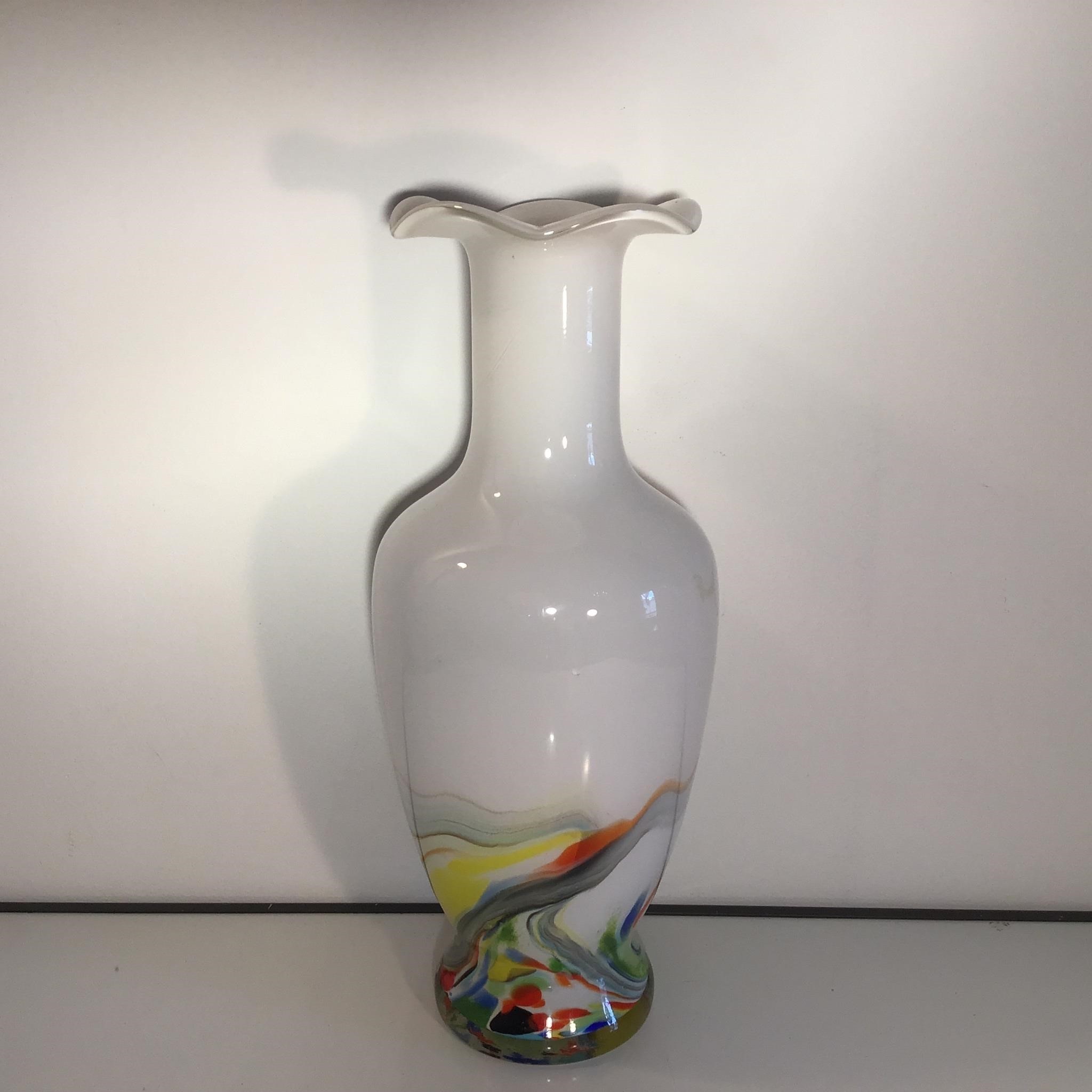 GLASS VASE