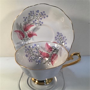 ROYAL ALBERT TEACUP & SAUCER