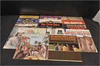 Lot of 18  Records Village People, Beach Boys