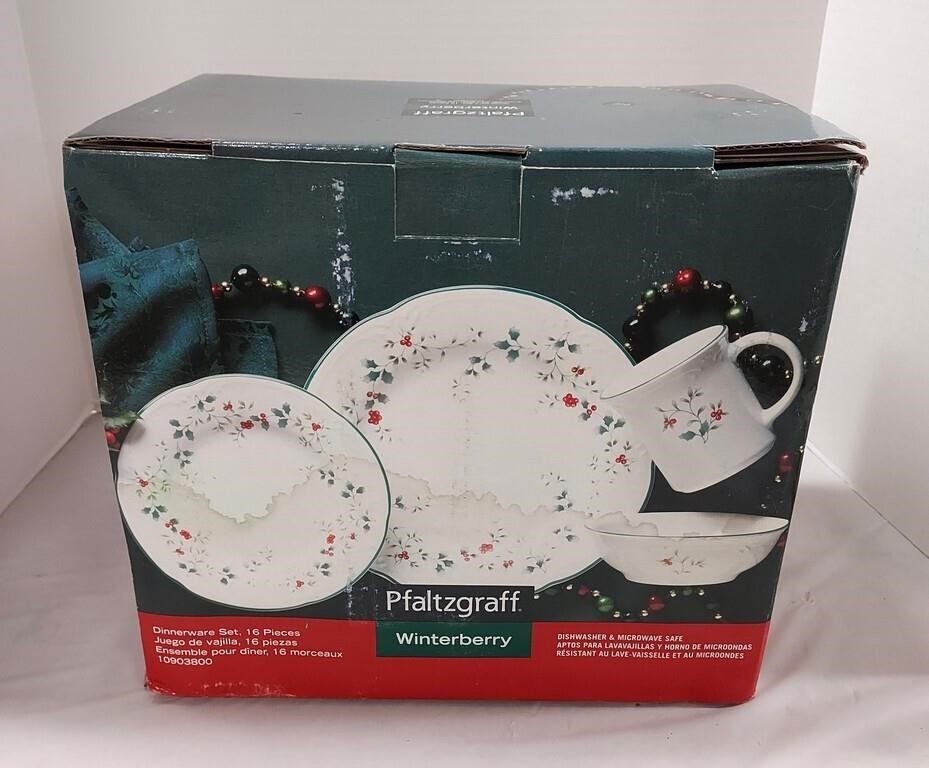 Pfaltzgraff Winterberry 16  Piece set