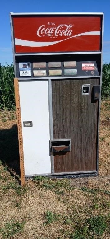 Vintage Coke machine no key (untested)