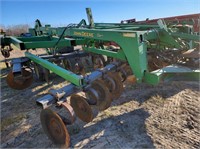 John Deere 2700 7 shank mulch ripper