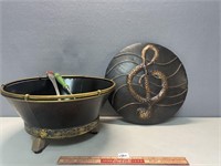 METAL DECOR FOOTED BASKET AND WALL HANGING