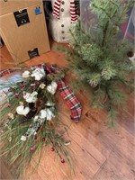 Cotton & Pine Swag & Pine Tabletop Tree