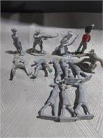 Lead soldiers unpainted .