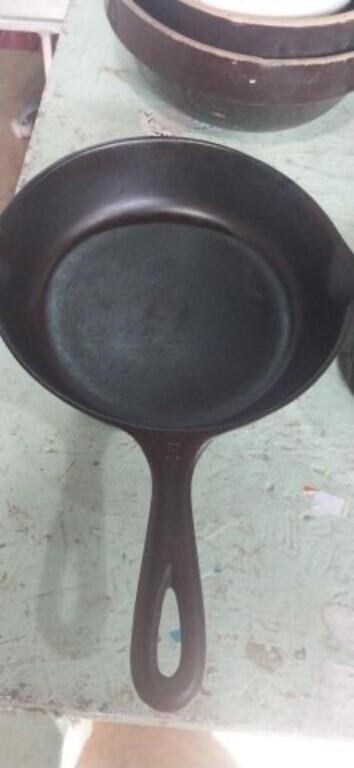 Wagner ware cast iron skillet No.5 8in marked