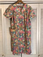 VINTAGE VILLAGE INN FASHIONS HOUSECOAT LARGE