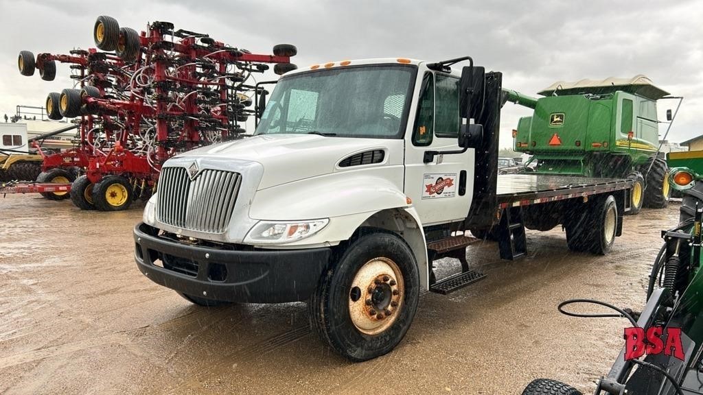 2006 IH Flat Deck Truck