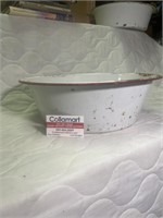 Vintage enamel wash basin