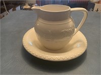 Small ceramic bowl and pitcher with hunt scene