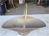 Brass display pan